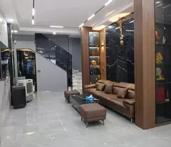 Quá gấp hẻm xe tải nhà 1 sẹc Lạc Long Quân : 8,5 tỏi ( đả giảm thêm 300tr có thể thương lượng )
