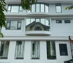 Biệt thự rộng 450m2 Thảo Điền - Compound bờ sông Nguyễn Văn Hưởng - 2 mặt tiền - 242tr/m2