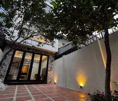 bán nhà lệ mật 70m x 4T ngõ thông, sân vườn, nhà mới nhỉnh 12t còn tl