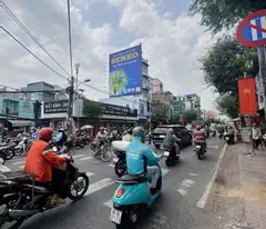 MẶT TIỀN TRẦN NGUYÊN HÃN QUẬN 8 – SÁT QUẬN 5 – VỈA HÈ RỘNG KINH DOANH ĐỈNH