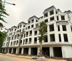 BÁN BIỆT THỰ CỔ BI DT 98M2 NGAY CẠNH TRƯỜNG HỌC CÓ Ô CHỜ THANG MÁY DÂN CƯ ĐÔNG ĐÚC NHỈNH 17 TỶ