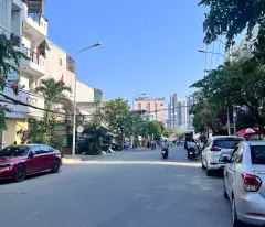 NHÀ QUẬN 7 – 5 PHÒNG NGỦ – XE HƠI 8M – CHỈ 9,5 TỶ (HIẾM)