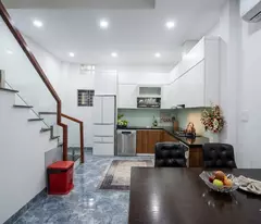 NHÀ ĐẸP DÂN XÂY-SỔ HOA HẬU-OTO 7 ĐỖ CỬA-NGÕ RỘNG 5M THÔNG TỨ TUNG-NỘI THẤT SANG ĐẸP-Ở SƯỚNG- NHỈNH