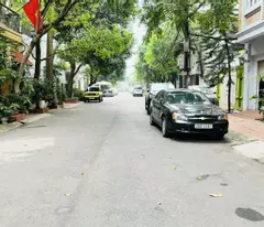 Siêu phẩm lõi Bồ Đề, mặt tiền 10.5m, 2 mặt ôtô tránh, vỉa hè, ôtô dừng đỗ ngày đêm