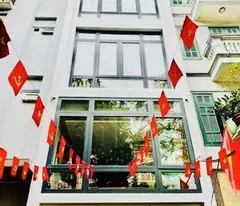 Bán nhà phố Nguyễn Khánh Toàn, Cầu Giấy, 6 tầng thang máy, ô tô vào nhà, 40m, 12.3 tỷ.
