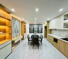 Bán nhà phố Nguyễn Khánh Toàn, Cầu Giấy, 6 tầng thang máy, ô tô vào nhà, 40m, 12.3 tỷ.