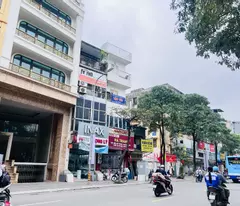 NHÀ TRUNG KÍNH TO, CẦU GIẤY 83m * 7 TẦNG, Ô TÔ TRÁNH VỈA HÈ, SETUP SẴN VÀO LÀM VIỆC NGAY