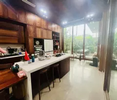 NHÀ TRUNG KÍNH TO, CẦU GIẤY 83m * 7 TẦNG, Ô TÔ TRÁNH VỈA HÈ, SETUP SẴN VÀO LÀM VIỆC NGAY