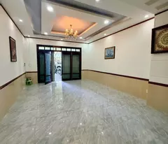 Bán nhà mặt phố đường B, Dĩ An, TP HCM. DT  92m2, 4 tầng, 5PN - Giá 12.4 tỷ