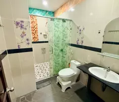 Bán nhà mặt phố đường B, Dĩ An, TP HCM. DT  92m2, 4 tầng, 5PN - Giá 12.4 tỷ
