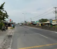 Bán đất thổ lúa mặt tiền ĐT 824 , ấp 8 , Lương Hòa, Bến Lức dt 320m2 ( 130m2 thổ) giá 8,4 tỷ