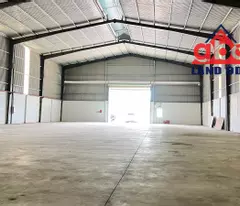 nhà xưởng sản xuất ngoài khu, có trang bị PC vách tường, trống xưởng bàn giao SX liền