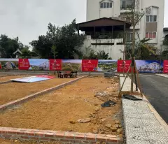 Nhanh chóng lô đất 100m2 gần Quốc Lộ 21, khu vực trung tâm Hòa Lạc. Phù hợp xây trọ, đầu tư sinh