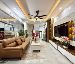 Bán nhà phố Đê La Thành, Đống Đa, nhà xây mới, gần phố, 42m, 5 tầng, 10.3 tỷ