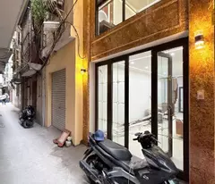 nguyễn khang 36m x7 tầng thang máy 13,6 tỷ gần phố,vf3 đỗ cửa,ngõ thông