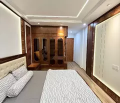 nguyễn khang 36m x7 tầng thang máy 13,6 tỷ gần phố,vf3 đỗ cửa,ngõ thông