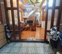 Bán nhà 2 tầng, 62m2, hẻm xe hơi Sô 4, Bình Hưng Hòa B, Bình Tân: Giá 5 tỷ, sổ hồng, 2PN, 2WC. Gọi