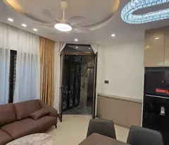 BÁN NHÀ PHÂN LÔ TRẦN QUỐC HOÀN – CẦU GIẤY – Ô TÔ VÀO NHÀ – THANG MÁY FULL  NỘI THẤT MỚI