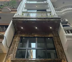 BÁN NHÀ PHÂN LÔ TRẦN QUỐC HOÀN – CẦU GIẤY – Ô TÔ VÀO NHÀ – THANG MÁY FULL  NỘI THẤT MỚI