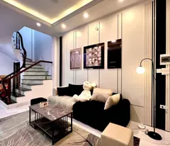 NGUYỄN VĂN LINH – LONG BIÊN  30m² – 5 TẦNG – Ô TÔ QUA NHÀ