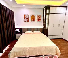 NGUYỄN VĂN LINH – LONG BIÊN  30m² – 5 TẦNG – Ô TÔ QUA NHÀ