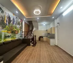 ❤️ TRUNG TÂM CẦU GIẤY❤️ NHÀ ĐẸP Ở NGAY❤️ 10m ra ôtô 30m ôtô Tránh ĐẦY ĐỦ CÔNG NĂNG❤️ SỔ ĐỎ HOA HẬU