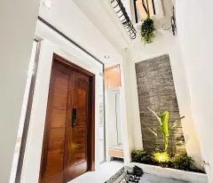 NHÀ MỚI Ô TÔ ĐỖ CỬA FULL NỘI THẤT Lý Sơn-Long Biên 50m2,5 Tầng 8.3 tỷ.