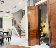 NHÀ MỚI Ô TÔ ĐỖ CỬA FULL NỘI THẤT Lý Sơn-Long Biên 50m2,5 Tầng 8.3 tỷ.