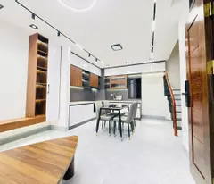 NHÀ MỚI Ô TÔ ĐỖ CỬA FULL NỘI THẤT Lý Sơn-Long Biên 50m2,5 Tầng 8.3 tỷ.