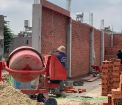 Còn 4 nền trong khu nhà phố đang xây dựng đồng bộ 126m ngang 5m, 4 tầng đường nhựa