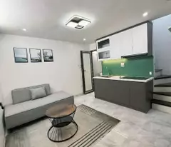 kim mã 25m x5 tầng giá 6,8 tỷ lô góc,ngõ thông,cách phố 10m -full nội thất