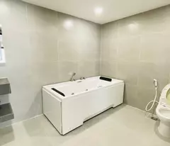 Cho thuê nhà mặt tiền Hùng Vương, Phường 9, Đà Lạt giá 60 triệu/tháng