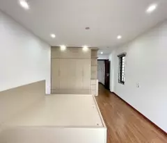 Bán nhà Hoa Lâm 35m 5 tầng lô góc ô tô tránh hơn 9 tỷ