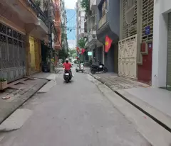 🔥 Cho thuê nhà phân lô phố Trung Kính, Vũ Phạm Hàm giá rẻ 🔥
🏡 Diện tích: 90m² giá 36tr/tháng