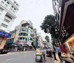 BÁN NHÀ MẶT TIỀN KD Đ.NGUYỄN TRÃI NỐI LIỀN Q1 NGAY NGUYỄN VĂN CỪ. Q5 - NGANG HIẾM 7M*21M - ĐANG