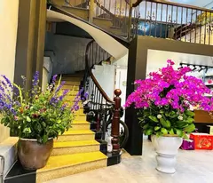 BÁN BIỆT THỰ SÂN VƯỜN PHỐ NGỌC THUỴ - Ô TÔ THÔNG - 130M NHỈNH 21 TỶ