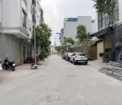 Cần bán 50m2 đất TT1 TĐC Ngọc Thụy. Đường rộng 13m, ngay gần hồ điều hòa và công viên