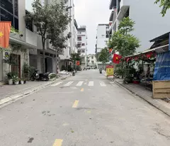 Cần bán 50m2 đất TT1 TĐC Ngọc Thụy. Đường rộng 13m, ngay gần hồ điều hòa và công viên