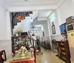 Nhà đẹp ngay trường Võ Văn Kiệt P13Q8 P.Phú Định