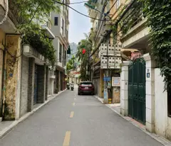 Bán nhà phố Lạc Long Quân, Tây Hồ, dân xây, gần ô tô tránh, thoáng sáng, 40m, 11 tỷ