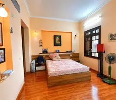 Bán nhà phố Lạc Long Quân, Tây Hồ, dân xây, gần ô tô tránh, thoáng sáng, 40m, 11 tỷ
