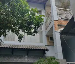 BÁN NHÀ DT SIÊU RỘNG : DT đất : (7m x 26m), nỡ hậu nhẹ . DT sàn 220.3m² - KẾT CẤU : HẦM , 2 LẦU,