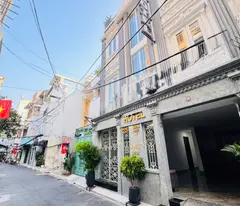 BÁN NHÀ 3 MẶT TIỀN HXH Đ.LÊ THỊ RIÊNG, BẾN THÀNH, QUẬN 1- 4,2M*24M SH VUÔNG ĐẸP- 3 TẦNG PHONG CÁCH