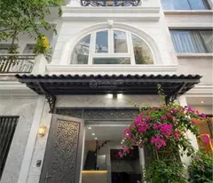 Bán nhà 2 tầng 21m² Nguyễn Thần Hiến, Q.4, 5.6 tỷ, sổ đỏ.