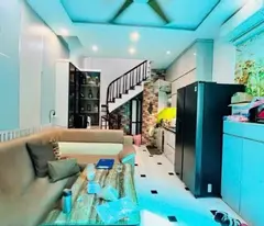 Nguyễn khang 32m x5 tầng giá 8,2 tỷ - lô góc,ngõ ba gác tránh,40m ra phố