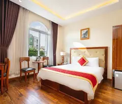 Cho thuê khách sạn 42 phòng có nhà hàng sân đậu xe ngay trung tâm Đà Lạt giá 110 triệu
