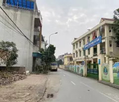 GIÁ 3.3 TỶ HOÀ LẠC SÁT ĐẤT ĐẤU GIÁ  LÔ ĐẤT TRỤC CHÍNH LÀN 2  QL21