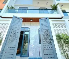 Ram màu rất đẹp và sang.thiết kế hiện đại . Tiện ít xung quanh tuyệt vời ông mặt trời.