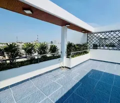 Ram màu rất đẹp và sang.thiết kế hiện đại . Tiện ít xung quanh tuyệt vời ông mặt trời.