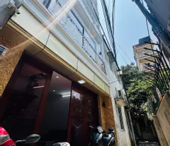 NHÀ ĐẸP  XÂY MỚI CỨNG- FULL NỘI THẤT ĐẸP LONG LANH-6 TẦNG THANG MÁY ÊM RU -KHÁCH CHỈ VIỆC SÁCH